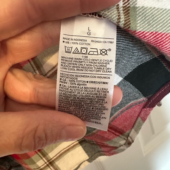 Women’s Old Navy Red and Black Plaid Shirt size large - Picture 4 of 4